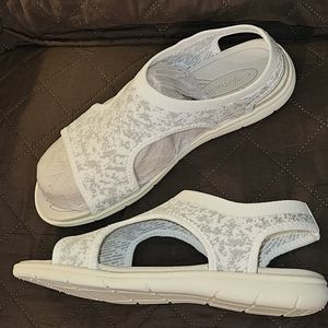 NEW Comfortview white sandals 9 M lightweight